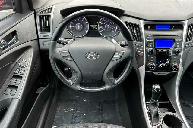 2013 Hyundai Sonata SE 4D Sedan 16