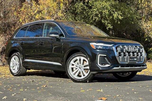 2025 Audi Q7 45 Premium 4D Sport Utility 2