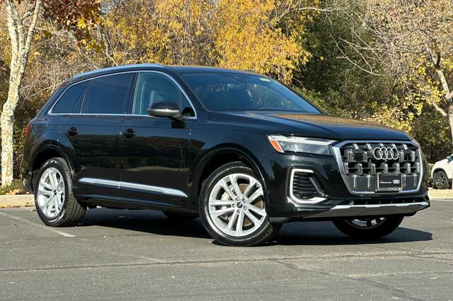 2025 Audi Q7 45 Premium 4D Sport Utility 2