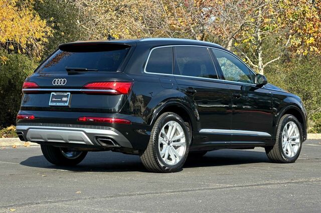 2025 Audi Q7 45 Premium 4D Sport Utility 4