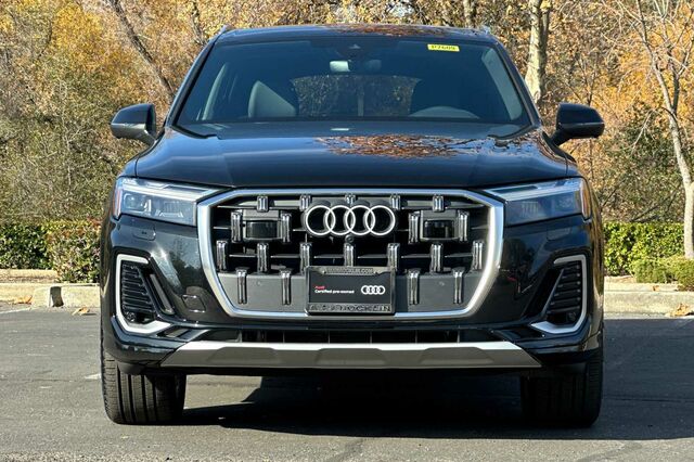 2025 Audi Q7 45 Premium 4D Sport Utility 9