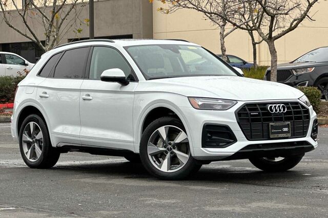 2024 Audi Q5 40 Premium Plus 4D Sport Utility 2