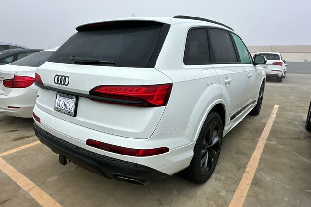 2025 Audi Q7 55 Premium Plus 4D Sport Utility 3