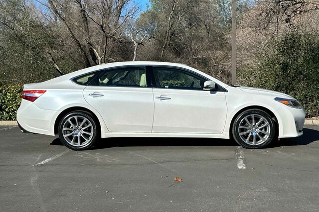 2015 Toyota Avalon XLE 4D Sedan 3