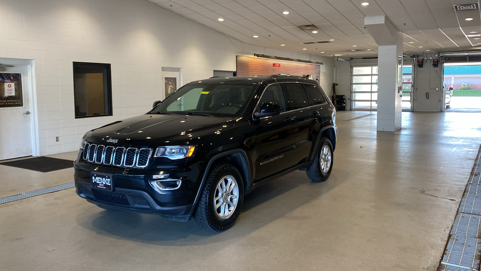 2018 Jeep Grand Cherokee Laredo E 2