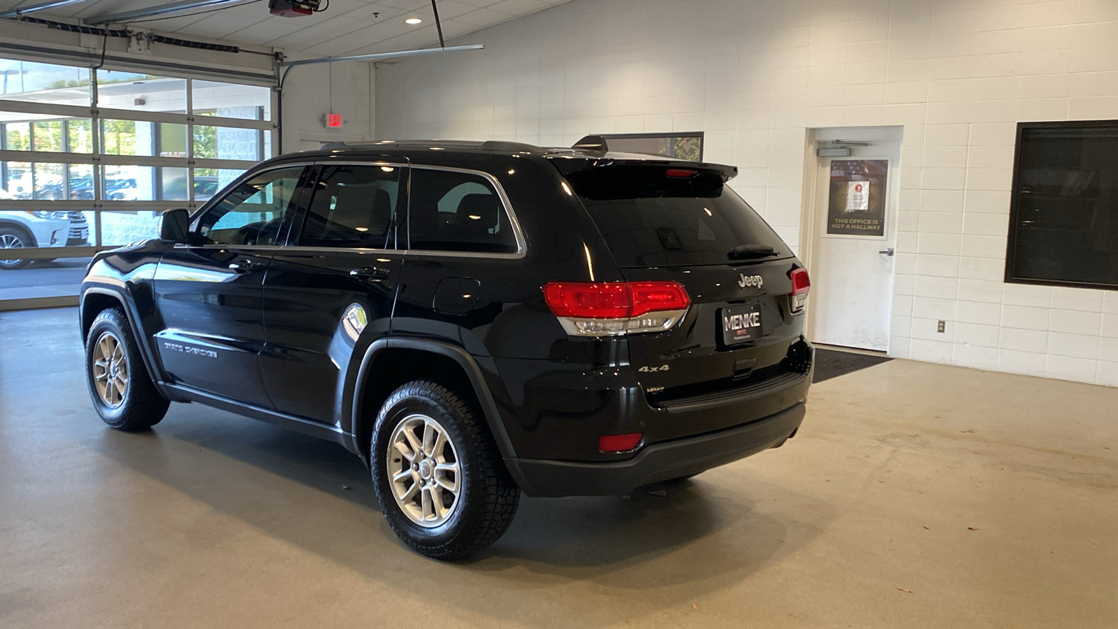 2018 Jeep Grand Cherokee Laredo E 8