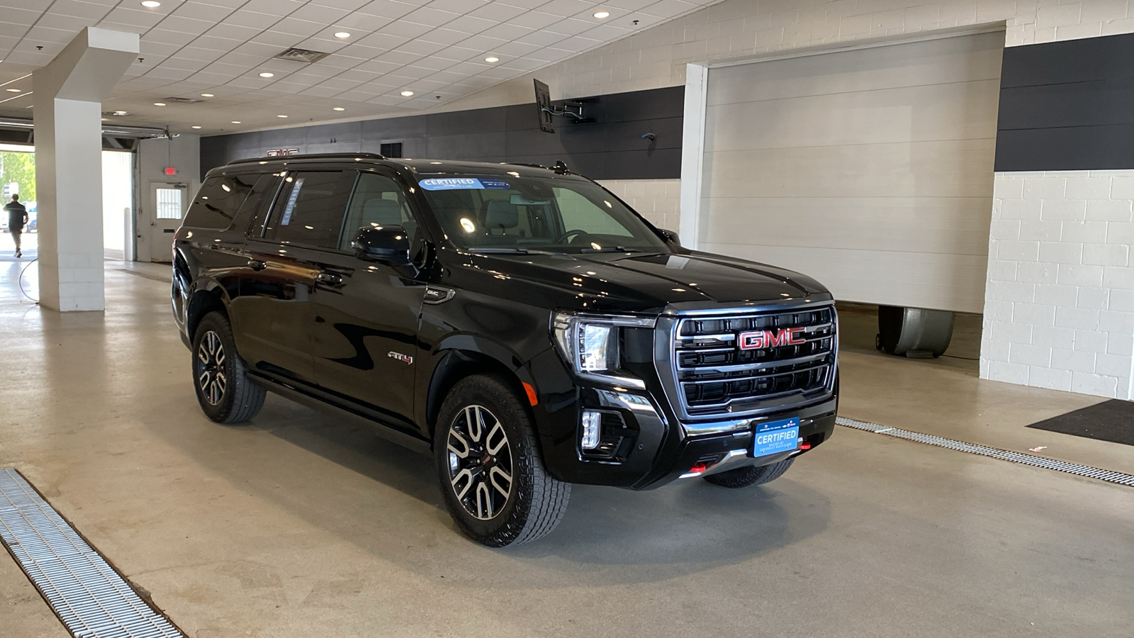 2023 GMC Yukon XL AT4 4