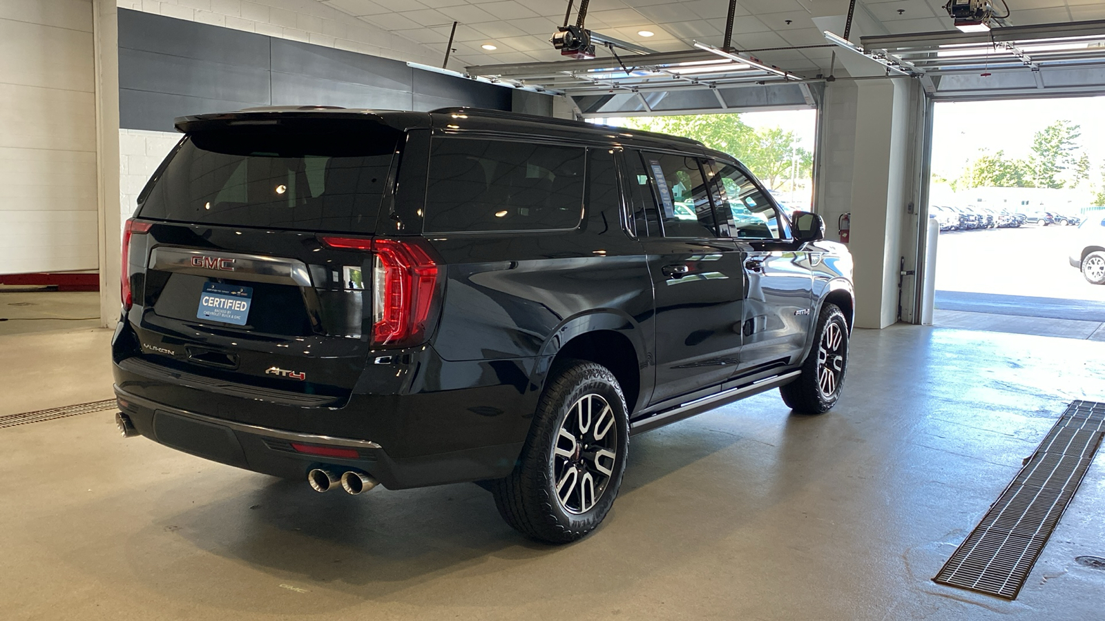 2023 GMC Yukon XL AT4 6