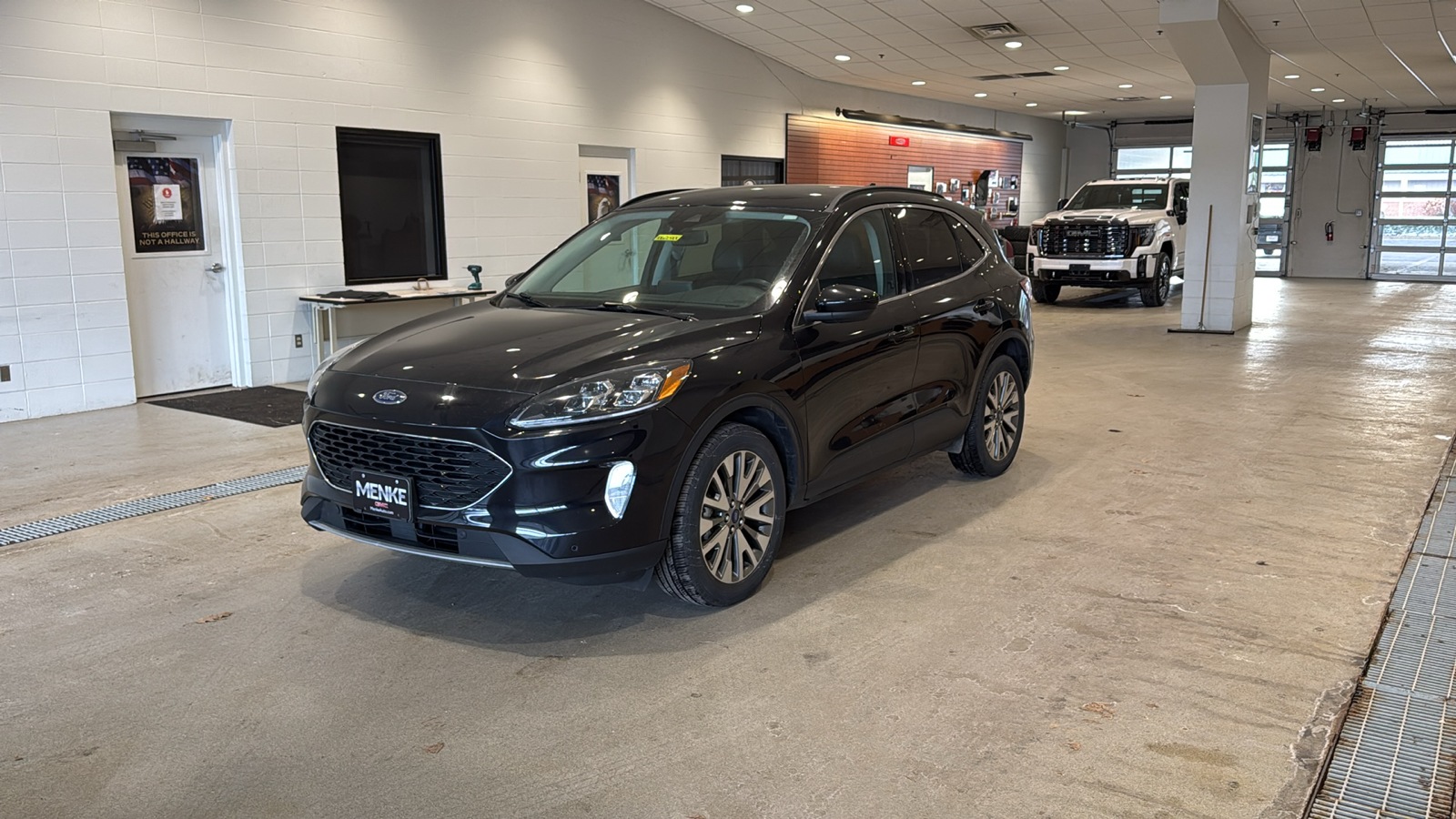 2022 Ford Escape Titanium 2