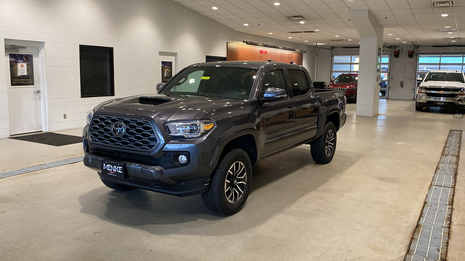 2023 Toyota Tacoma TRD Sport 2