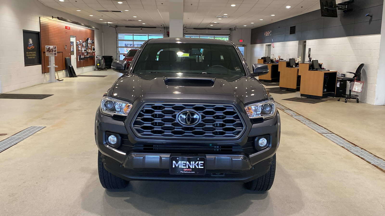 2023 Toyota Tacoma TRD Sport 3