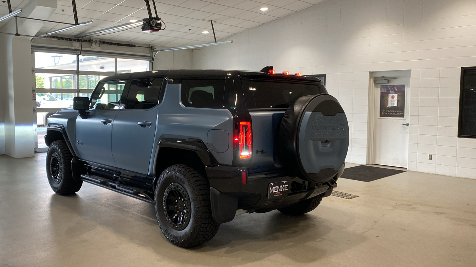 2024 GMC Hummer EV SUV 3X 8