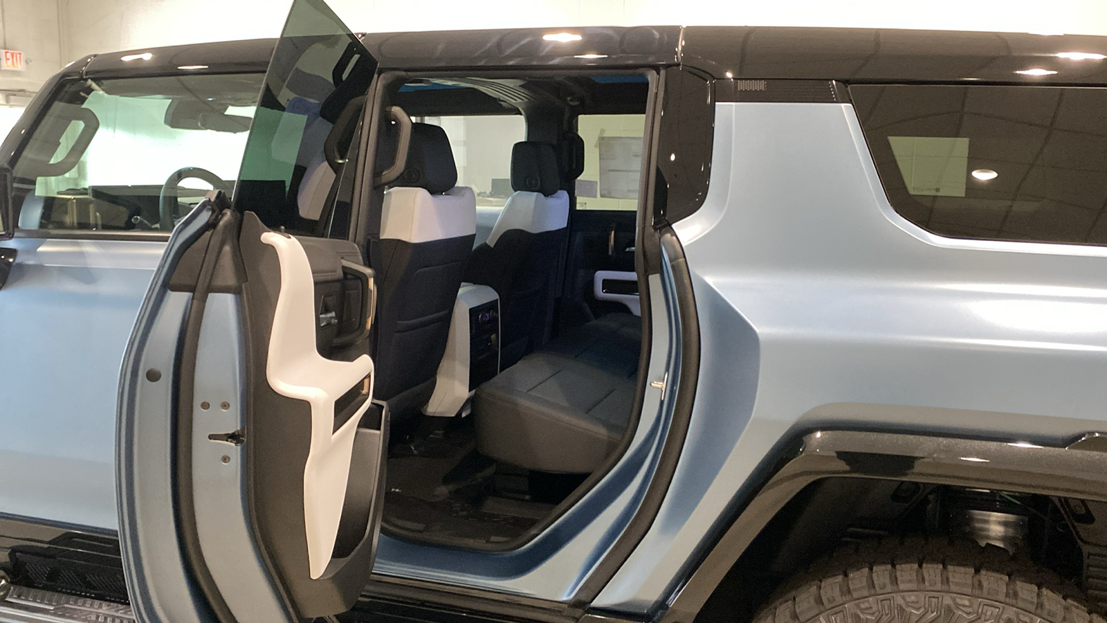 2024 GMC Hummer EV SUV 3X 17