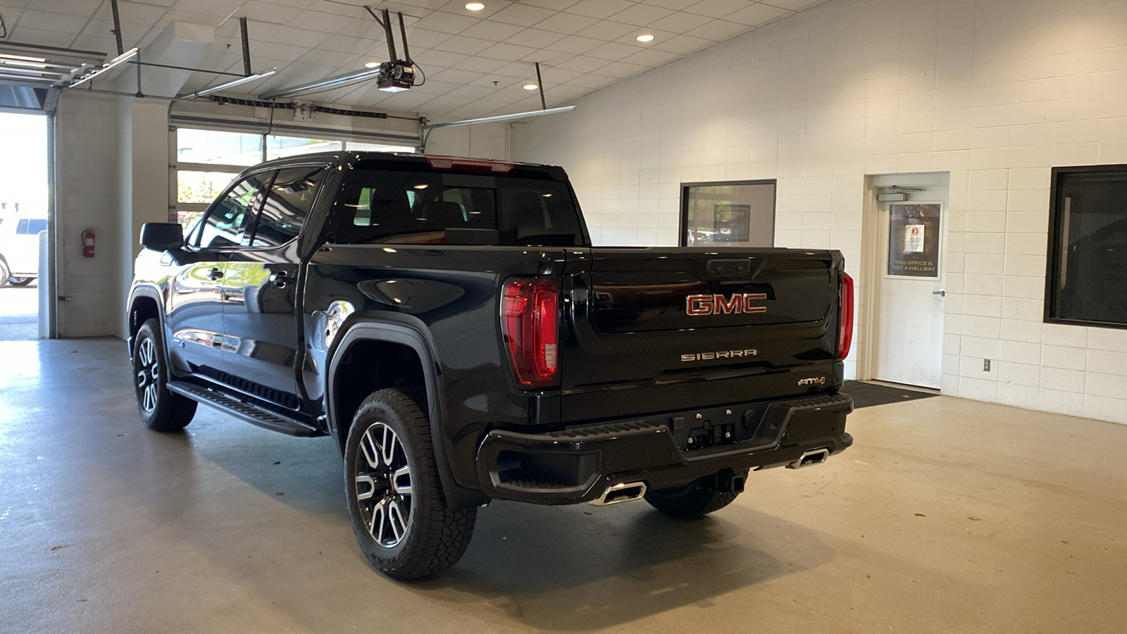 2024 GMC Sierra 1500 AT4 8