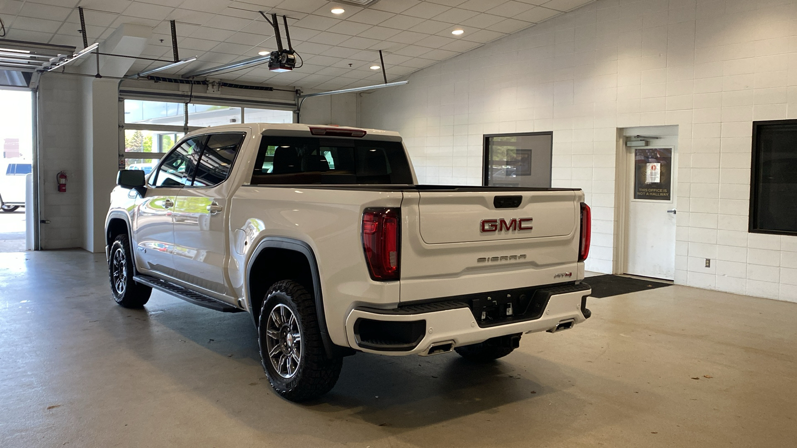 2024 GMC Sierra 1500 AT4 8