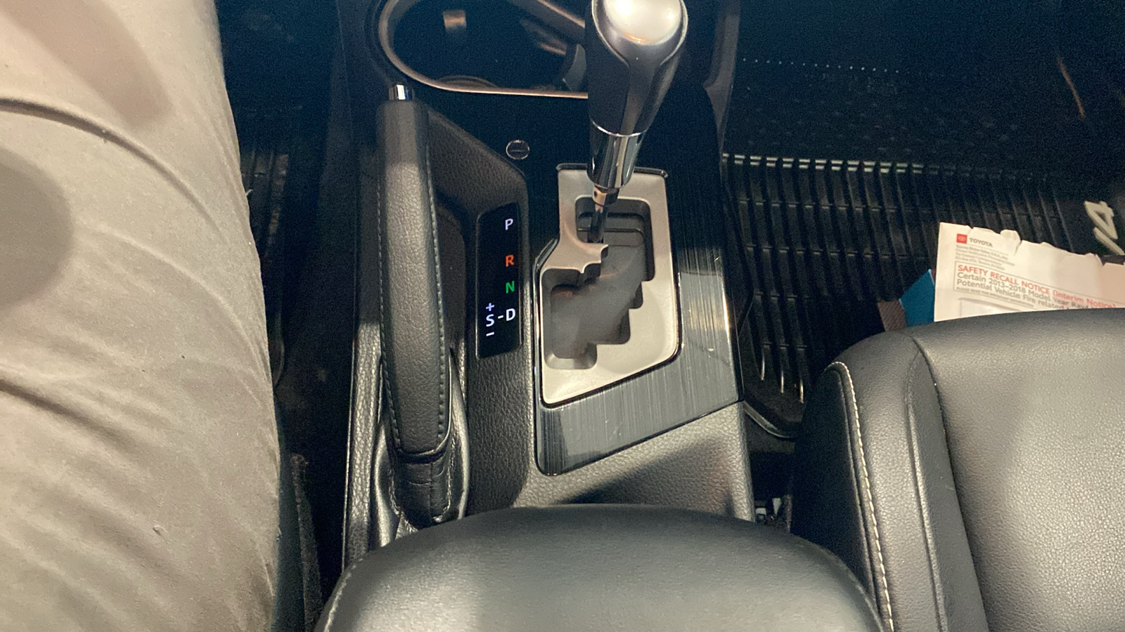 2018 Toyota RAV4 Limited 28