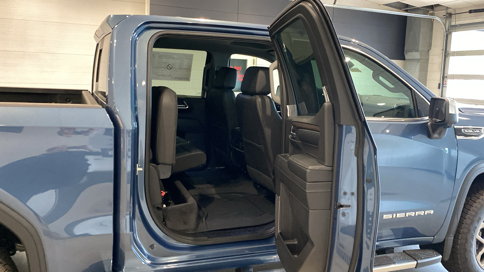 2024 GMC Sierra 1500 SLT 16