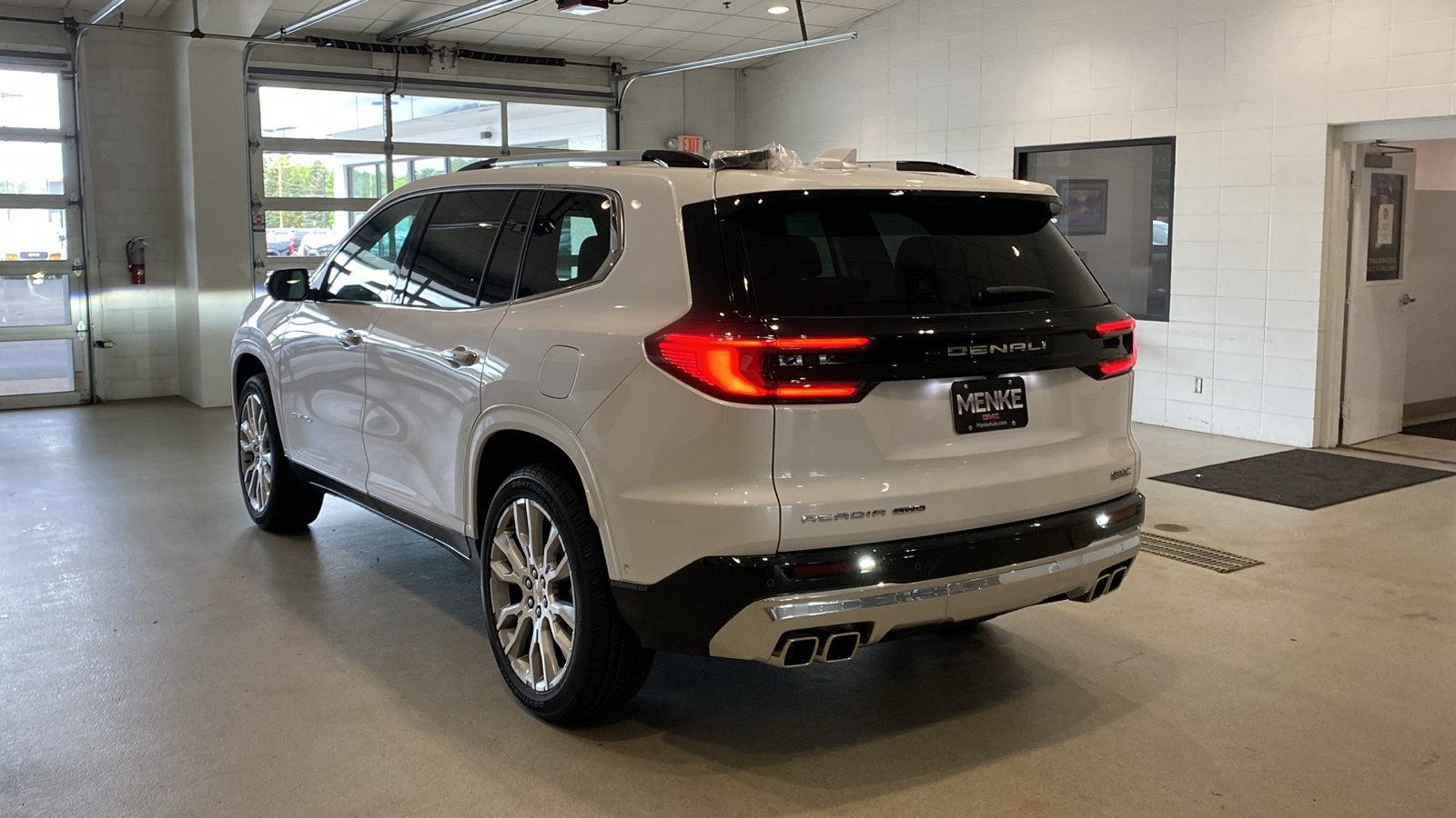 2024 GMC Acadia Denali 8