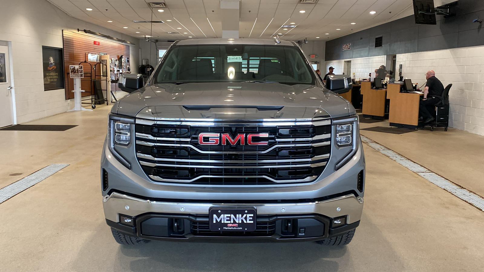 2024 GMC Sierra 1500 SLT 3