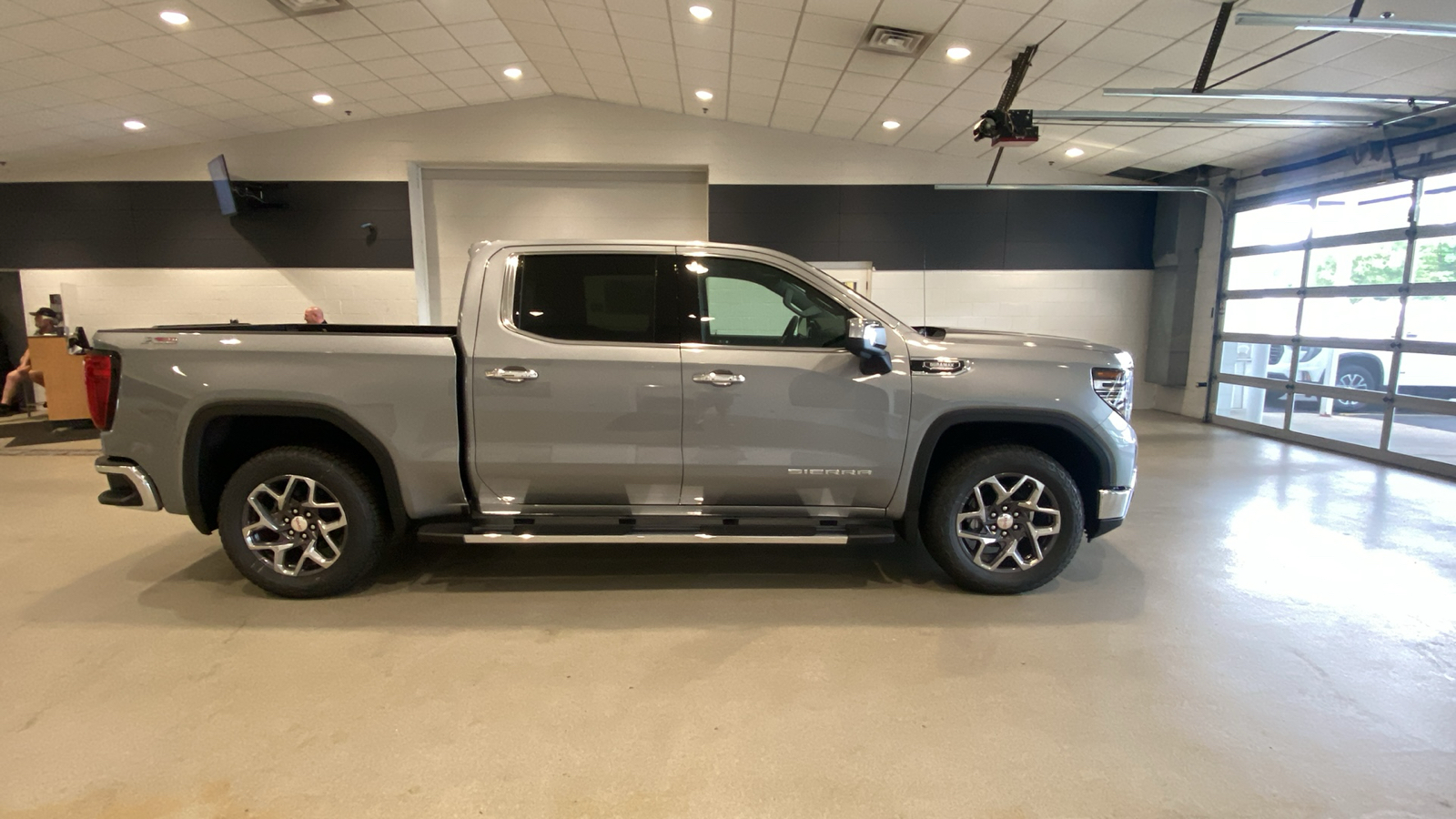 2024 GMC Sierra 1500 SLT 5