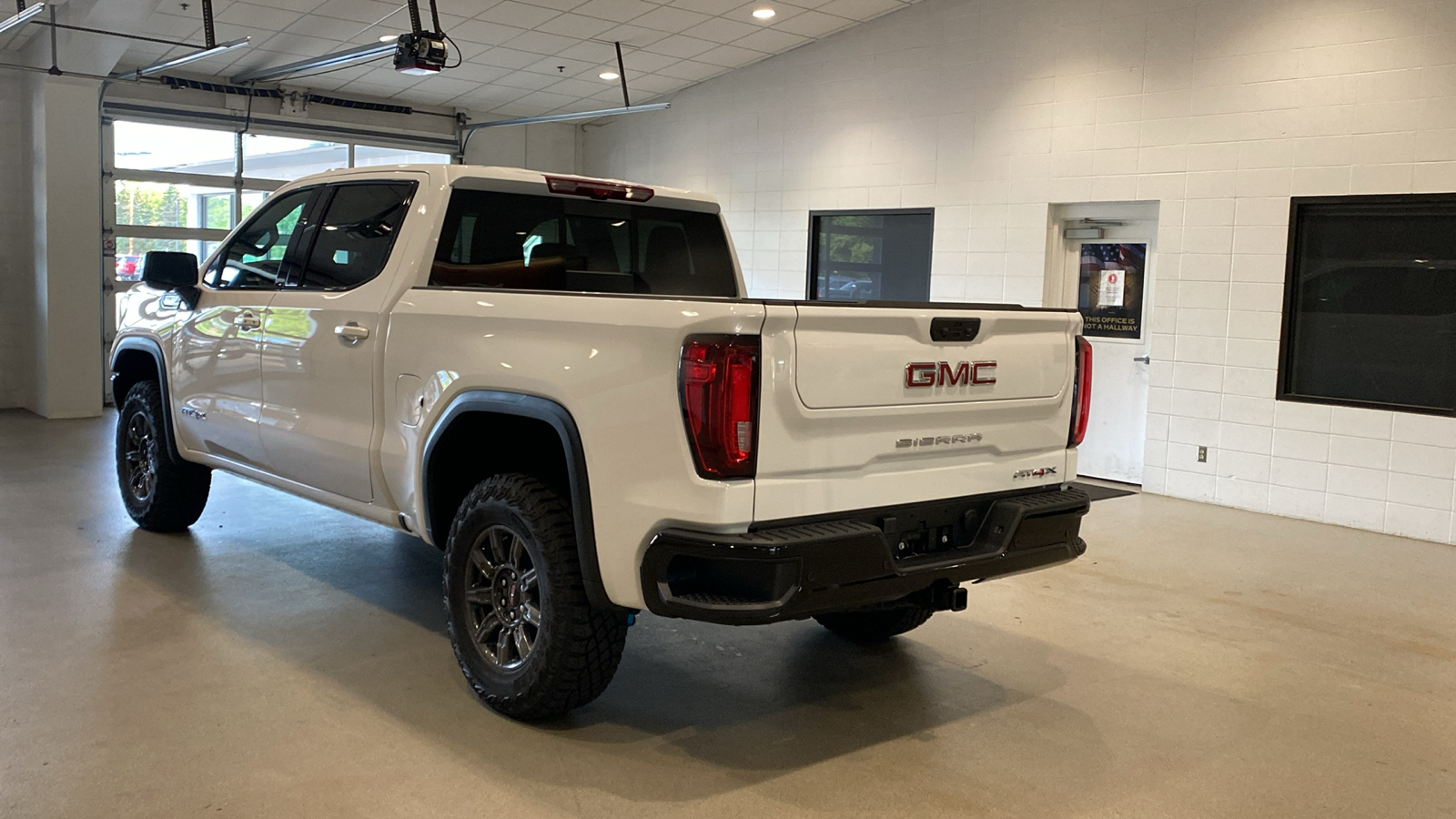 2024 GMC Sierra 1500 AT4X 8