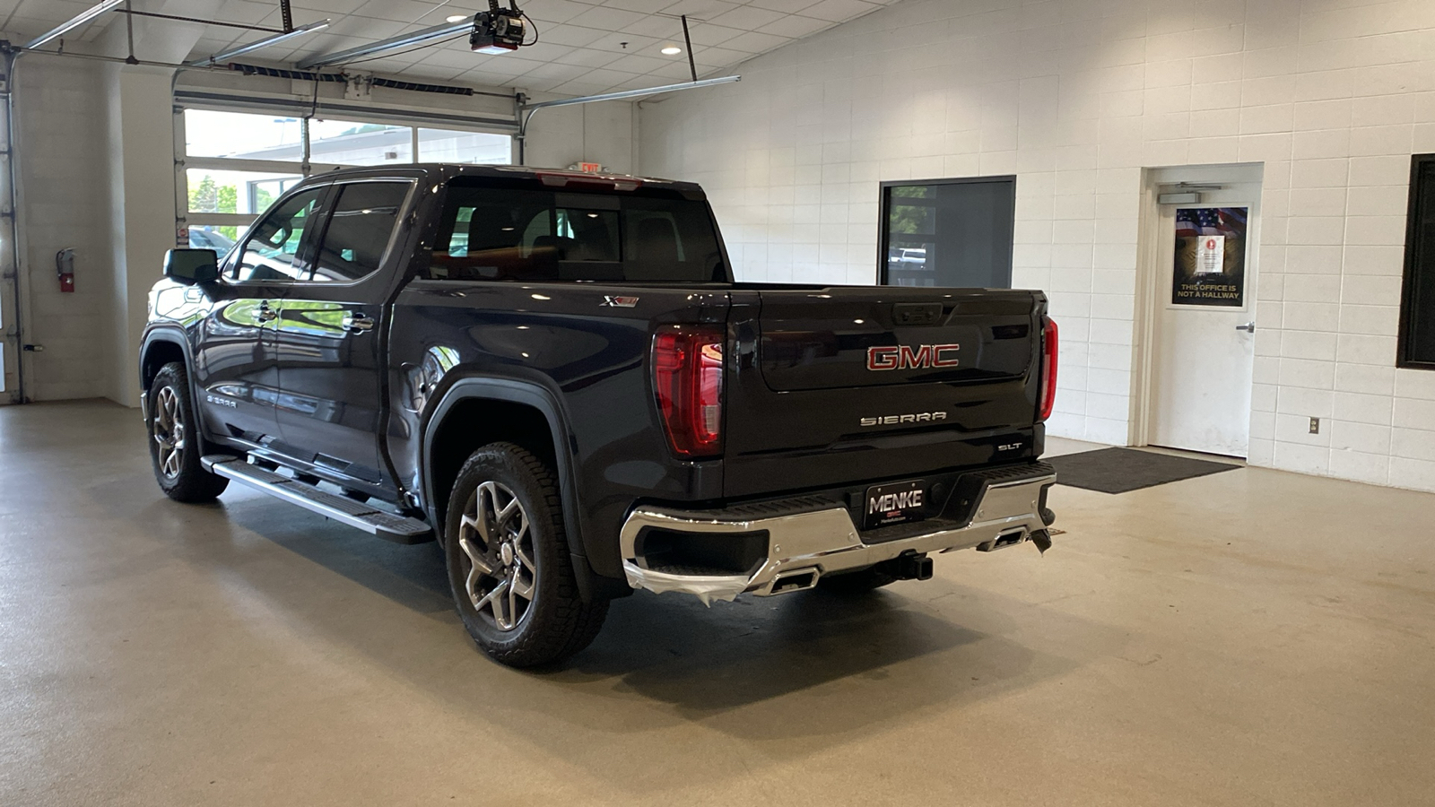 2024 GMC Sierra 1500 SLT 8