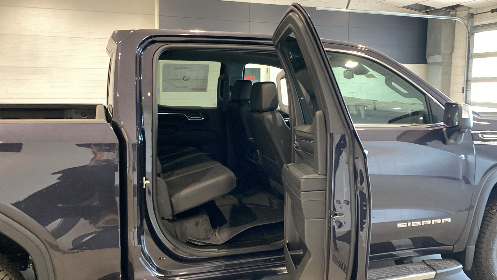 2024 GMC Sierra 1500 SLT 14