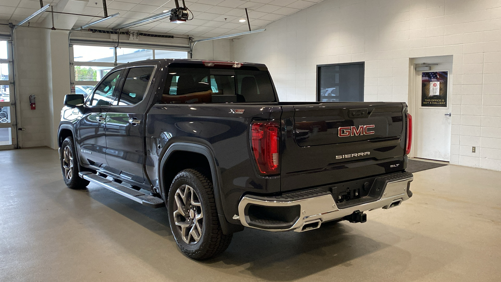 2024 GMC Sierra 1500 SLT 8