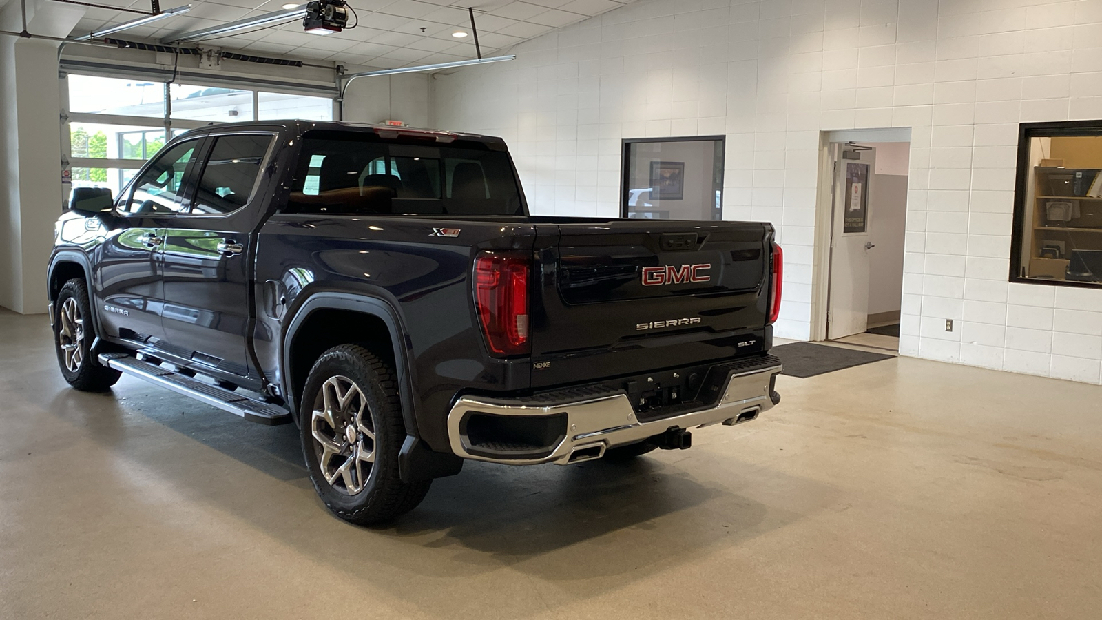 2024 GMC Sierra 1500 SLT 8