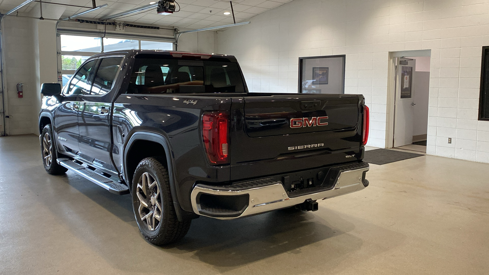 2024 GMC Sierra 1500 SLT 8