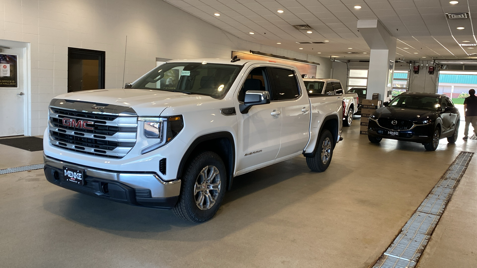 2024 GMC Sierra 1500 SLE 2