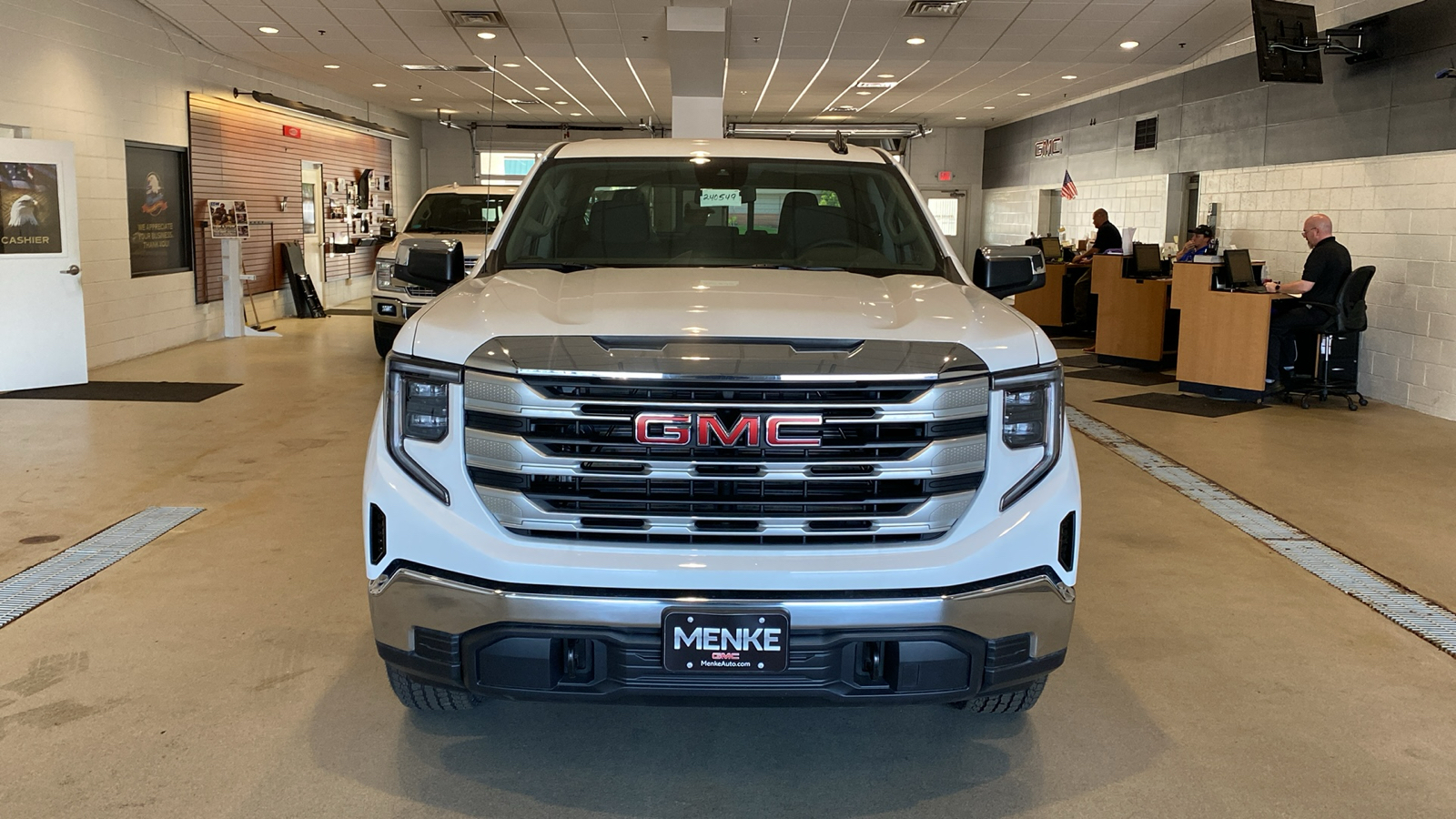 2024 GMC Sierra 1500 SLE 3