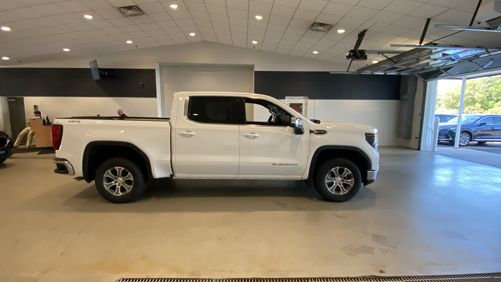 2024 GMC Sierra 1500 SLE 5