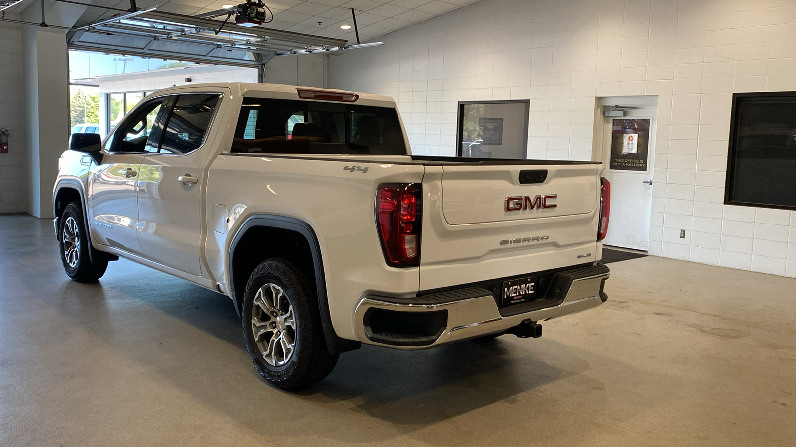 2024 GMC Sierra 1500 SLE 8