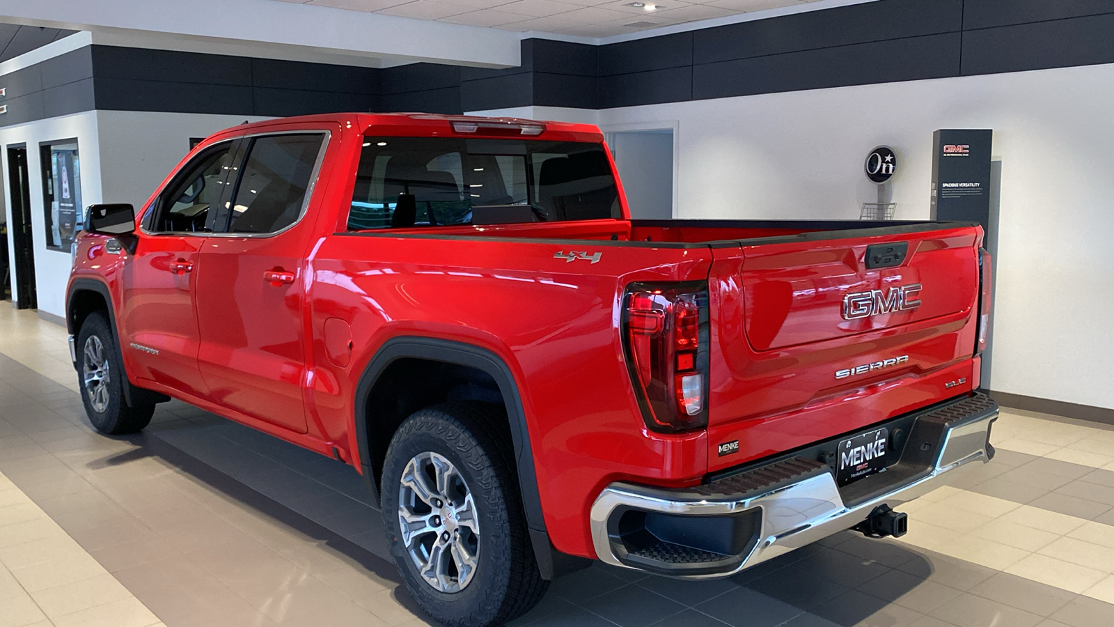 2024 GMC Sierra 1500 SLE 8