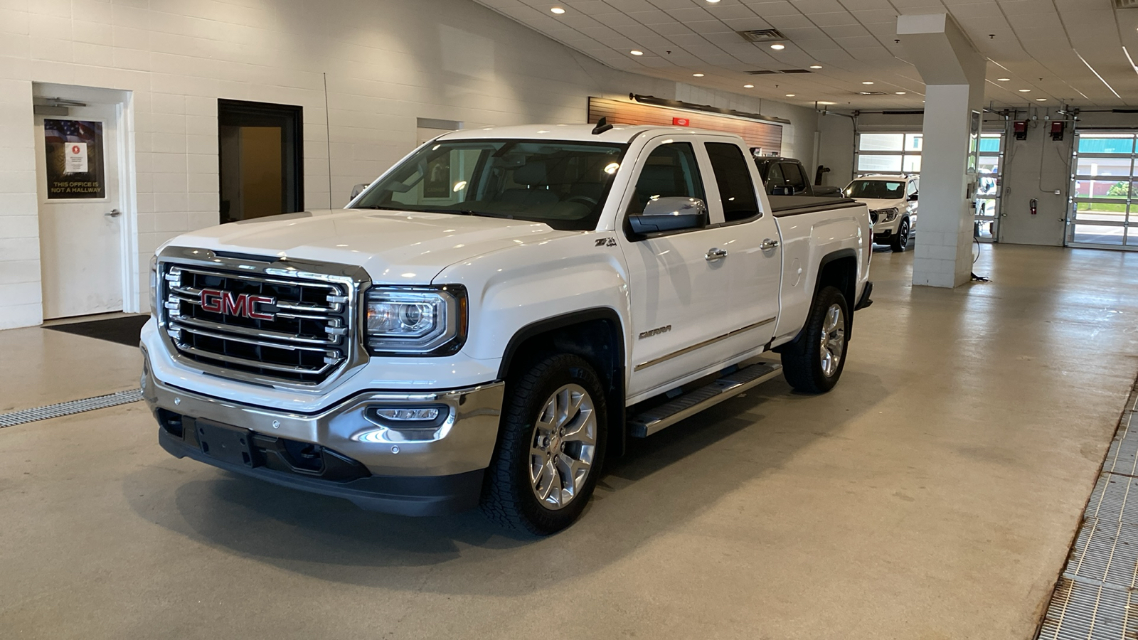 2018 GMC Sierra 1500 SLT 2