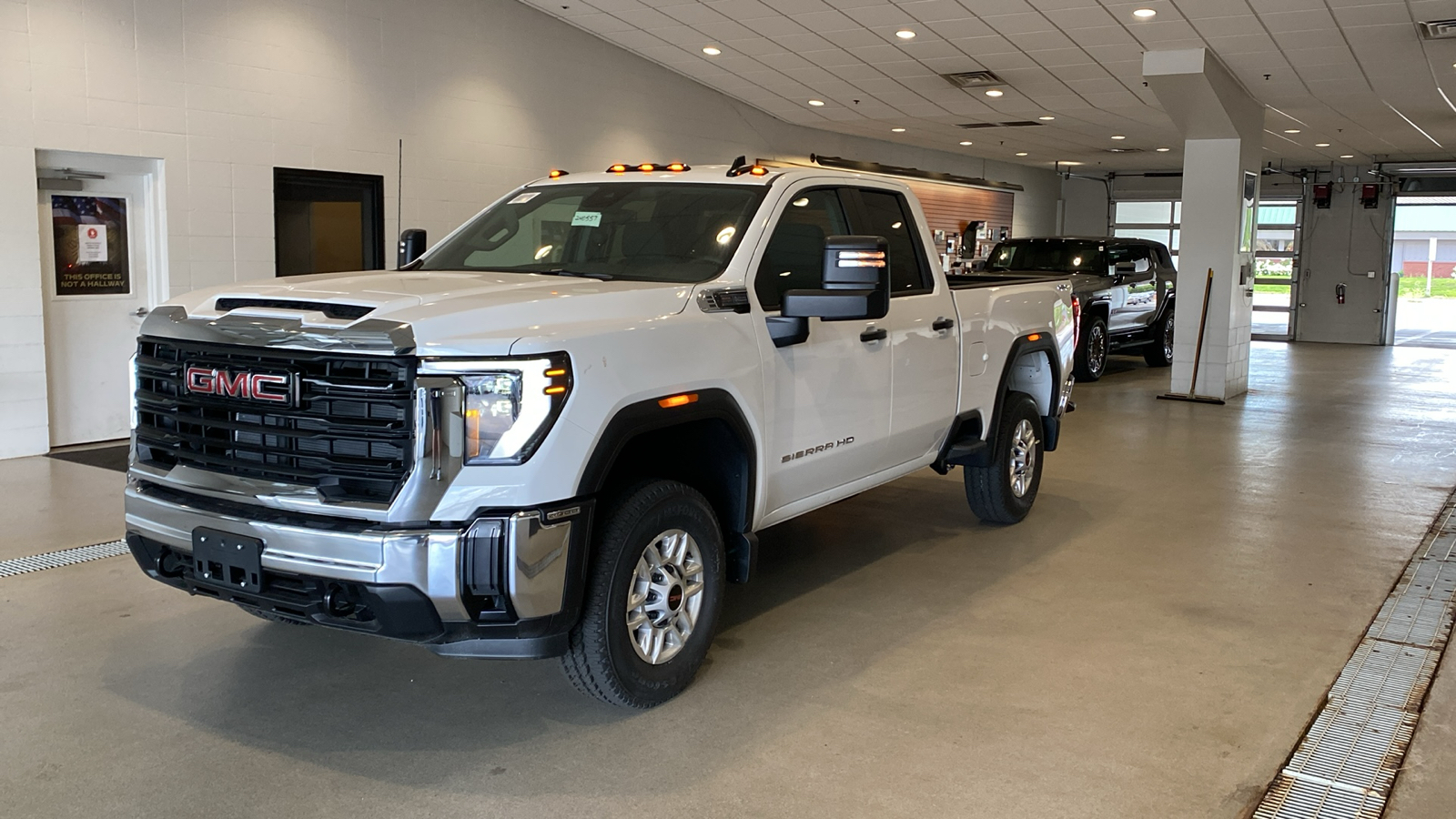 2024 GMC Sierra 2500HD Pro 2