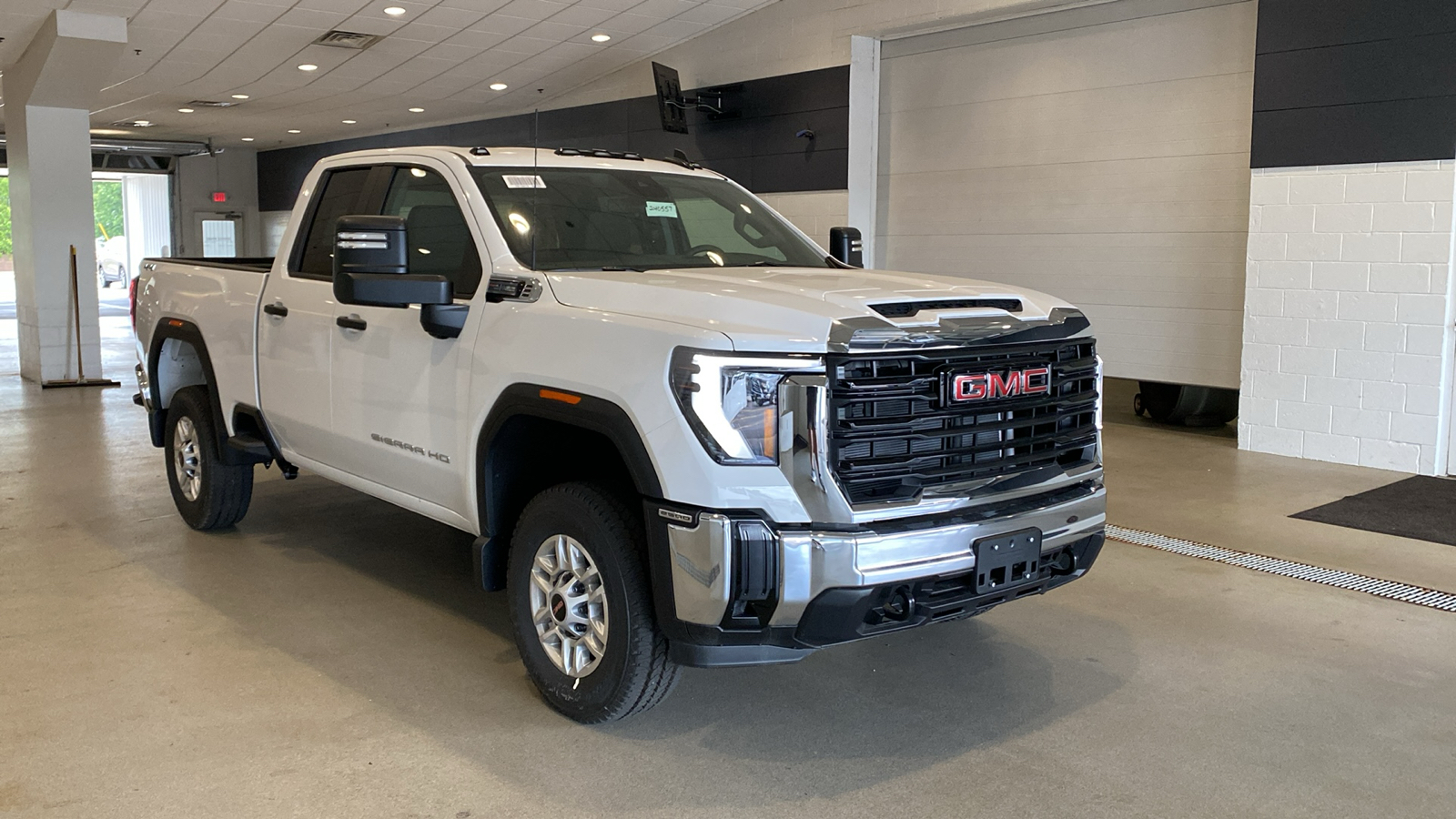 2024 GMC Sierra 2500HD Pro 4