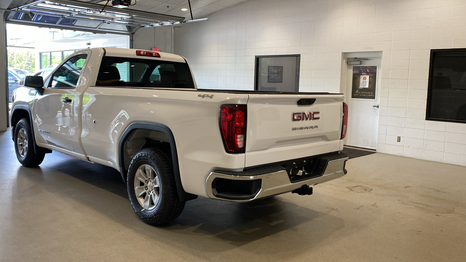 2024 GMC Sierra 1500 Pro 8