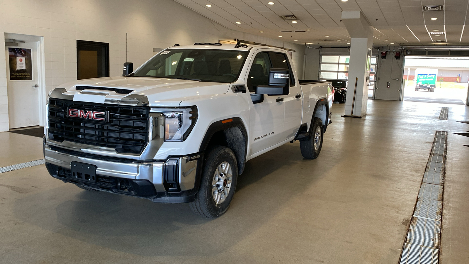 2024 GMC Sierra 2500HD Pro 2