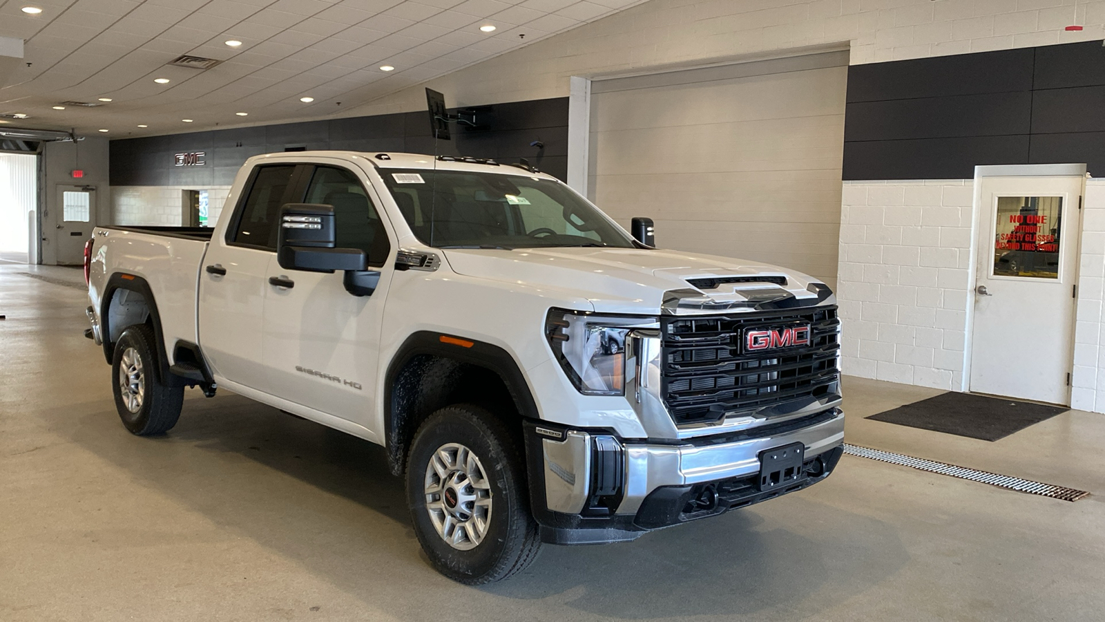 2024 GMC Sierra 2500HD Pro 4