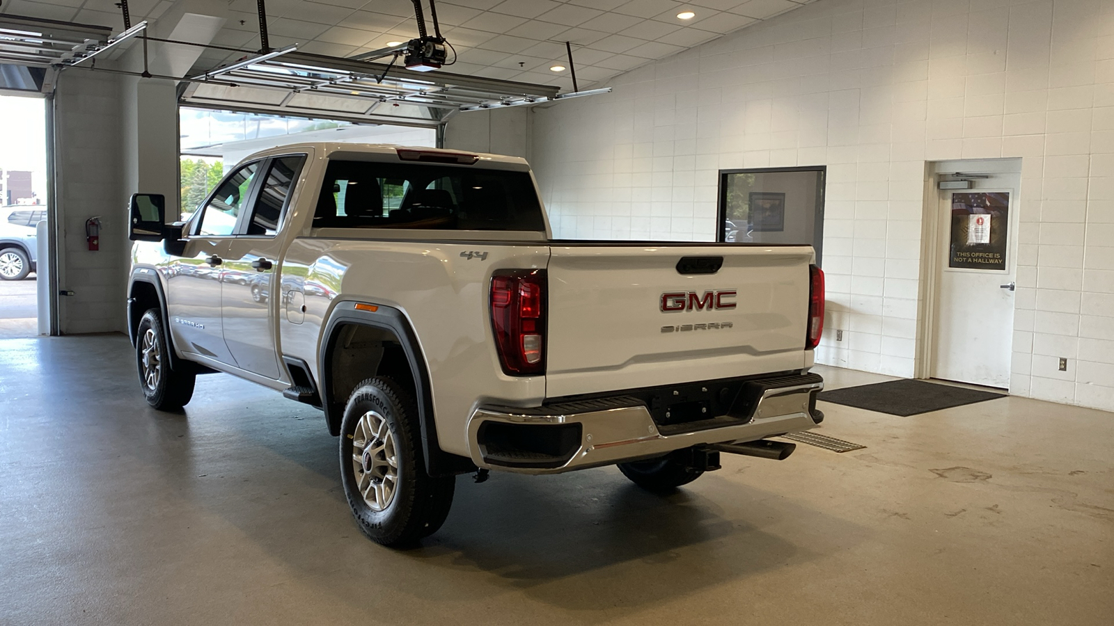 2024 GMC Sierra 2500HD Pro 8