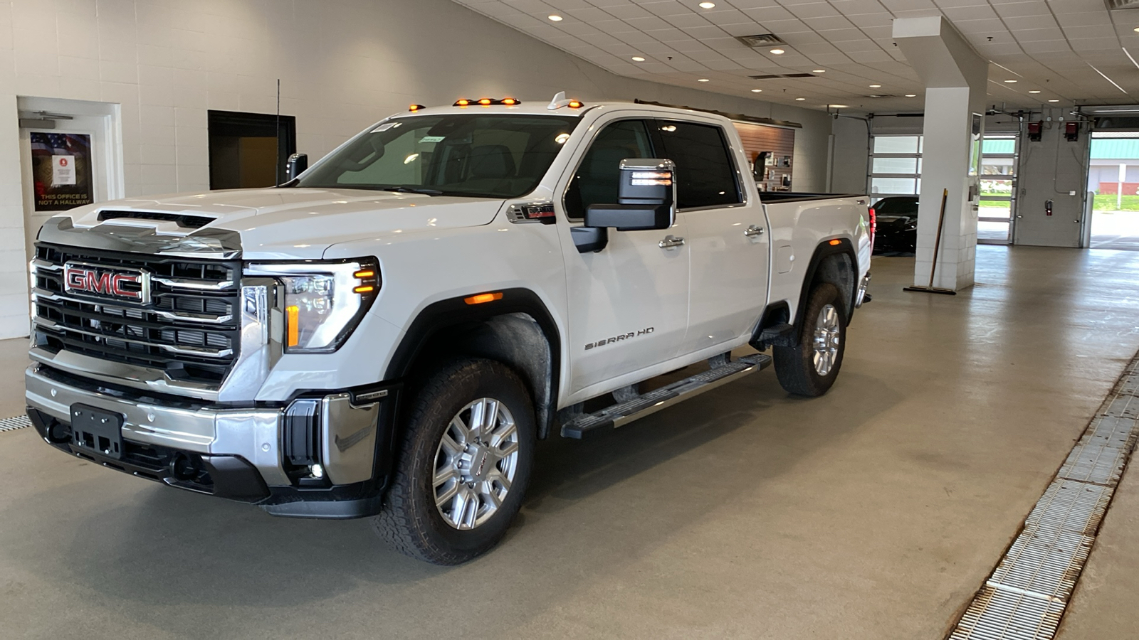 2024 GMC Sierra 2500HD SLT 2