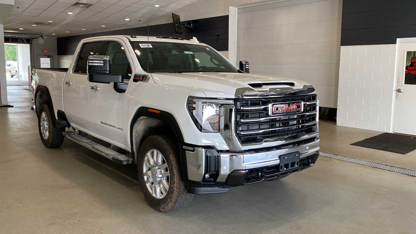 2024 GMC Sierra 2500HD SLT 9