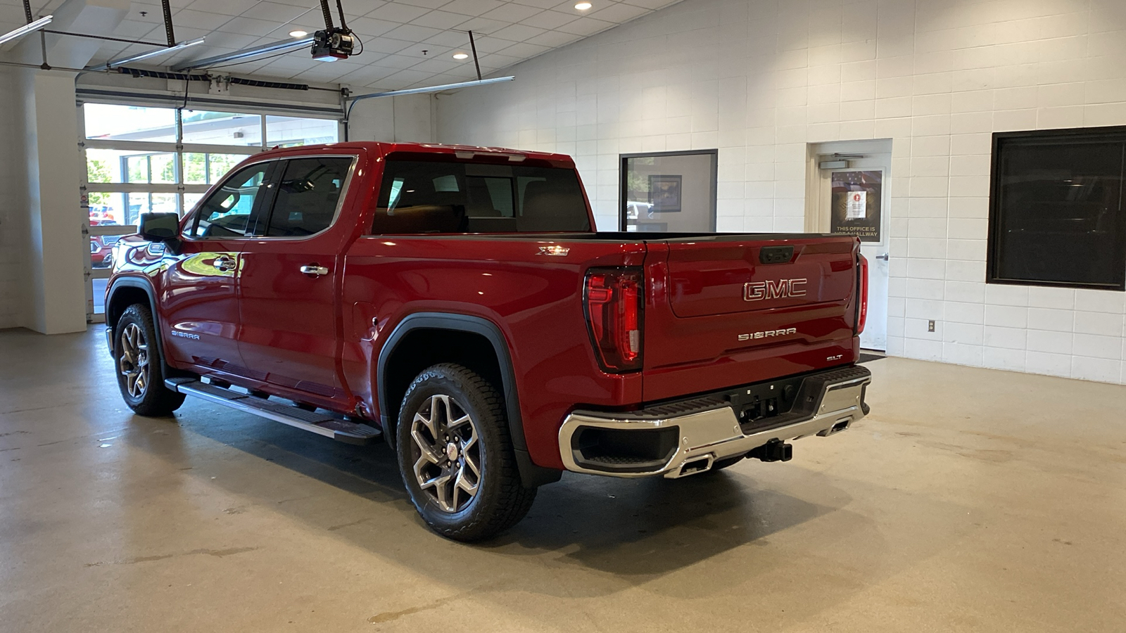 2024 GMC Sierra 1500 SLT 8