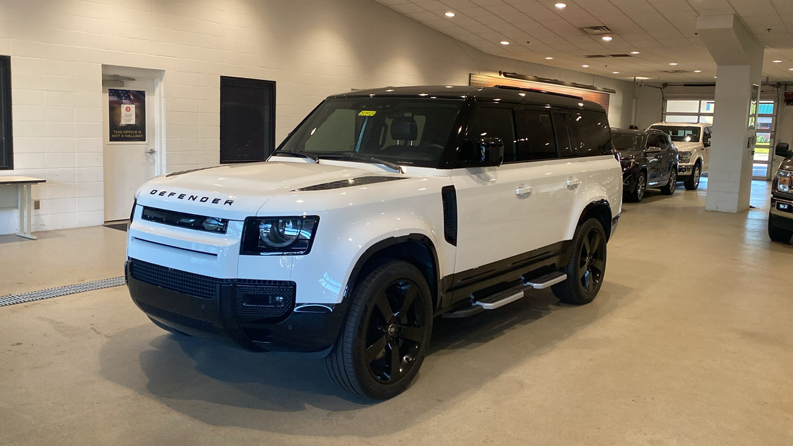 2024 Land Rover Defender 130 X-Dynamic SE 2