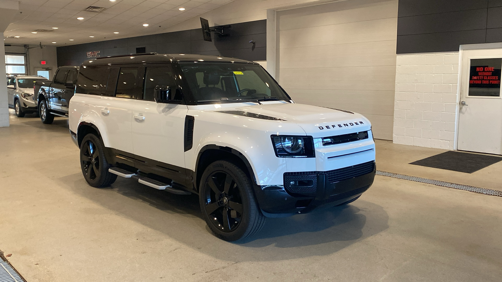 2024 Land Rover Defender 130 X-Dynamic SE 4