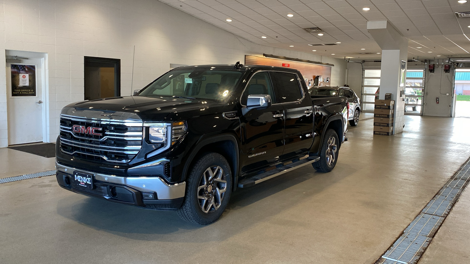 2024 GMC Sierra 1500 SLT 2