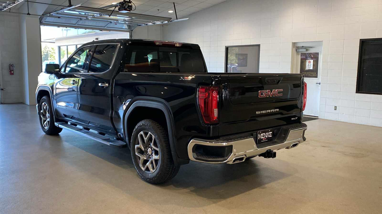 2024 GMC Sierra 1500 SLT 8