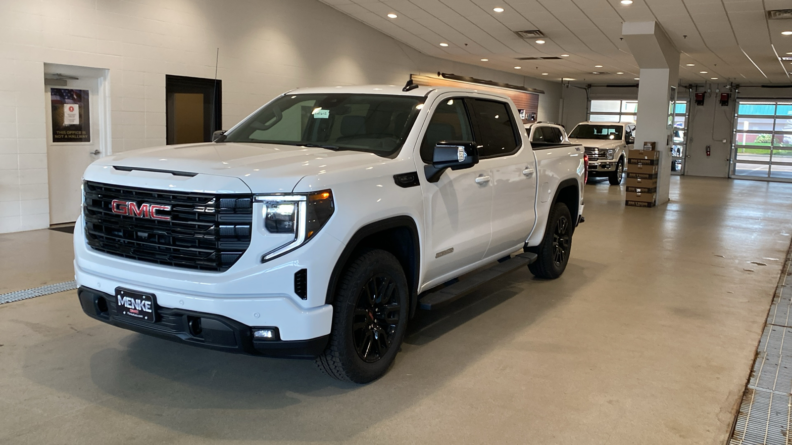 2024 GMC Sierra 1500 Elevation 2